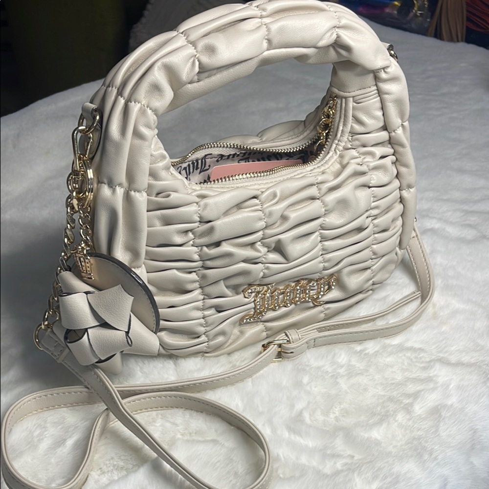Juicy Couture- Cream Quilted Handbag with Gold Accents & Key chain - Picture 12 of 15